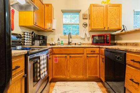 Lodge G Sasquatch Lodges Sleeps 13 Гатлинбург Экстерьер фото